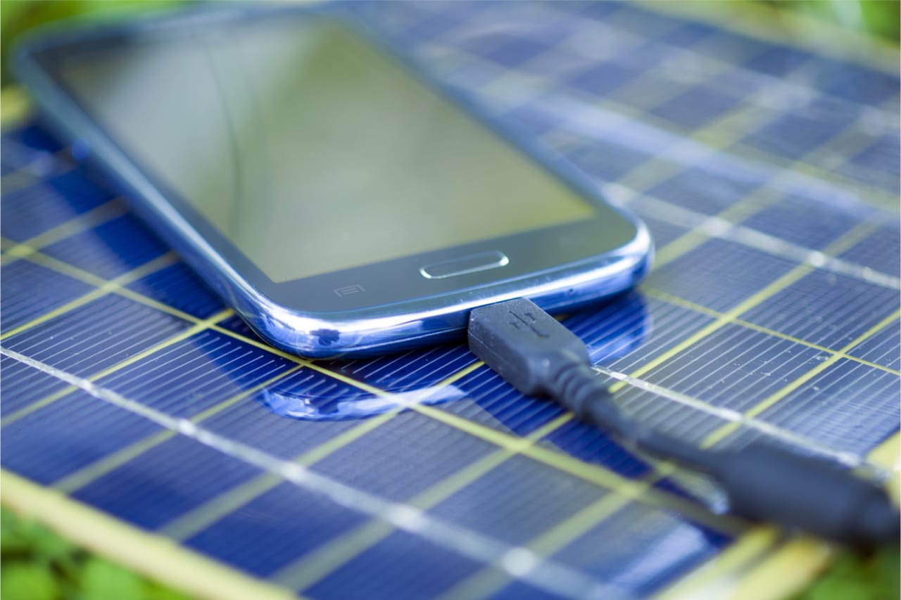 Solar Ladegerät für HandySmartphone Sonnenenergie nutzen Solar Ladegerät für HandySmartphone Sonnenenergie nutzen